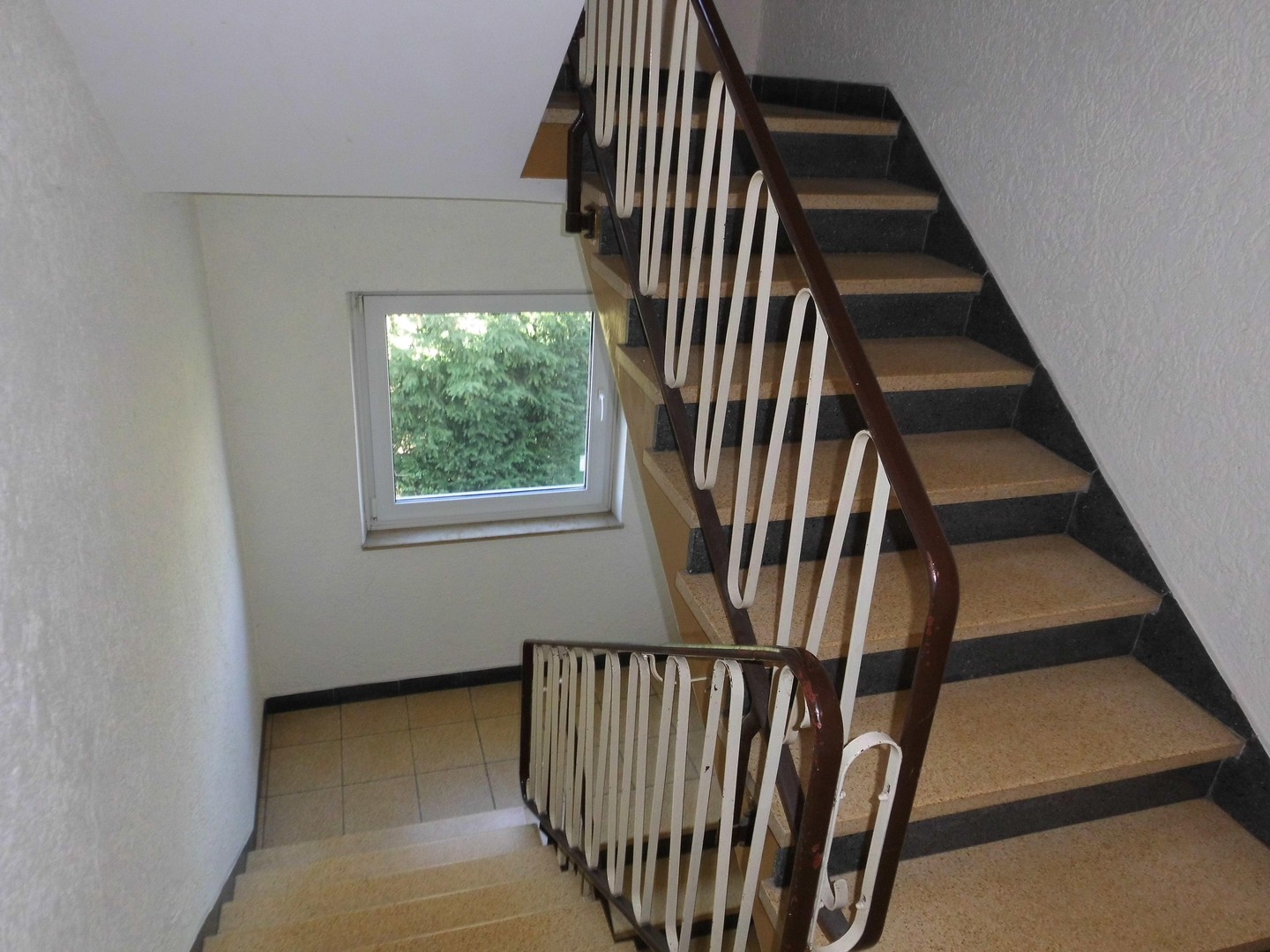 Stadthaus mit Charme, 7 Wohnungen, 4 Garagen – Stuttgart – Vorschaubild 2